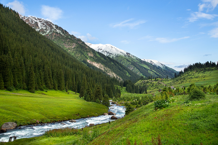 source eau chaude Kirghizistan